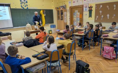 Medni dan u 1. razredu – posjet pčelara